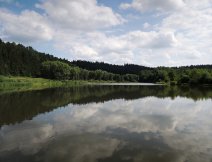 Warm weather and water surface like a mirror! These are definitely not conditions for stillwater fly fishing, but if you want, you can! ;-)