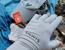 Bugstopper Sunglove Simms Sterling in a practical light gray color with Insect Shield® Repellent Technology.