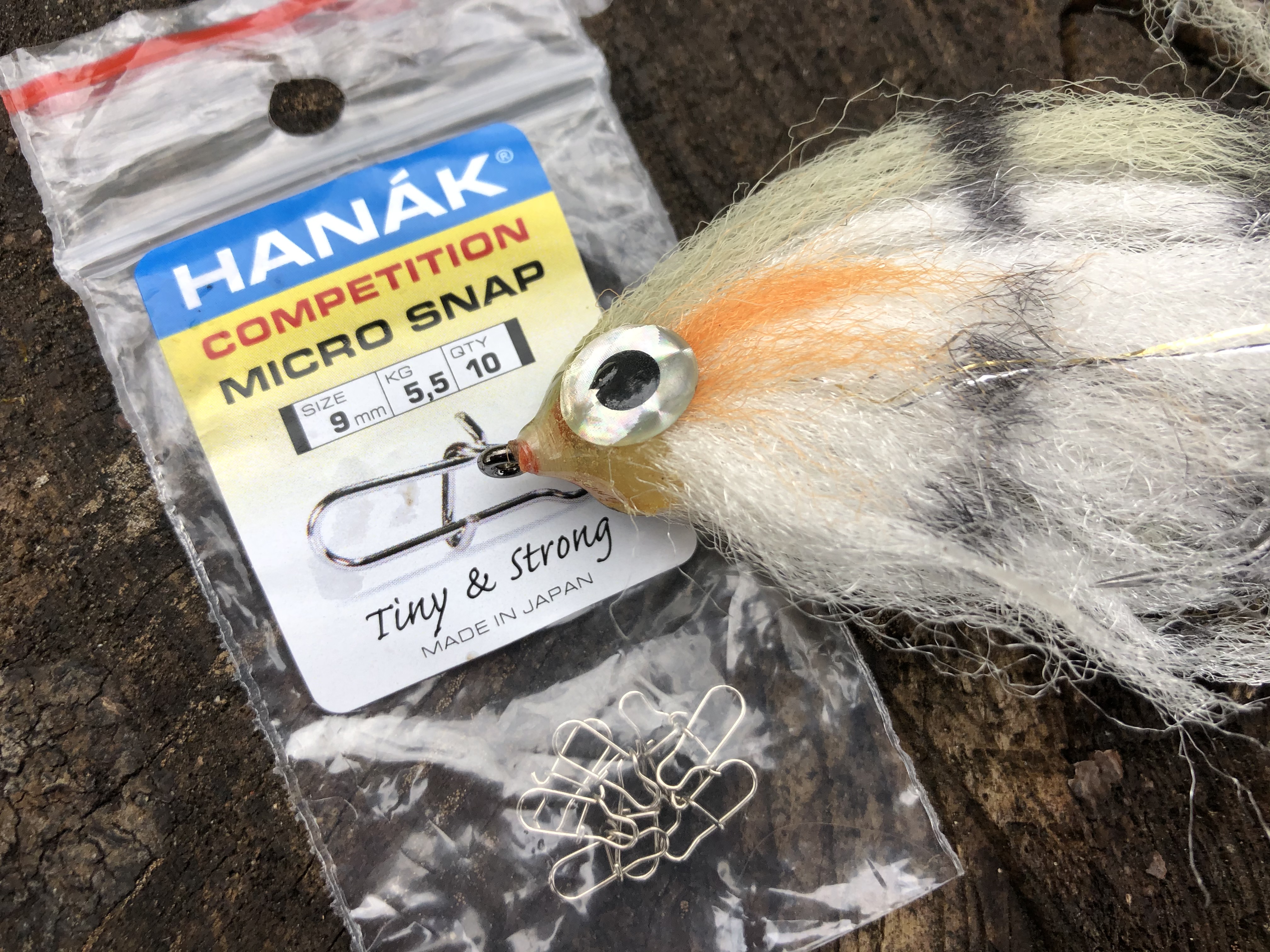 https://www.czechnymph.com/data/web/articles/adamovsky/8-tools-for-pike-fly-fishing/pike-streamer-and-micro-snaps.jpg