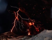 Awesome display of nature – the eruption in Eyjafjallajokull glacier. Photo by Luca