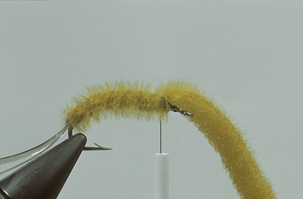 Step6  Wrap the furryfoam around the shank to form the abdomen