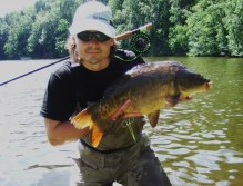 With a nice carp that could not resist my AR Carp Tuty, or memories of youth :-)