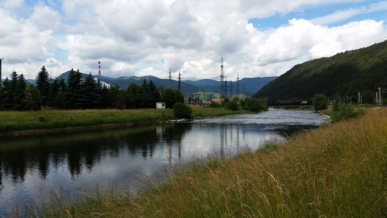 River V�h above the paper mill