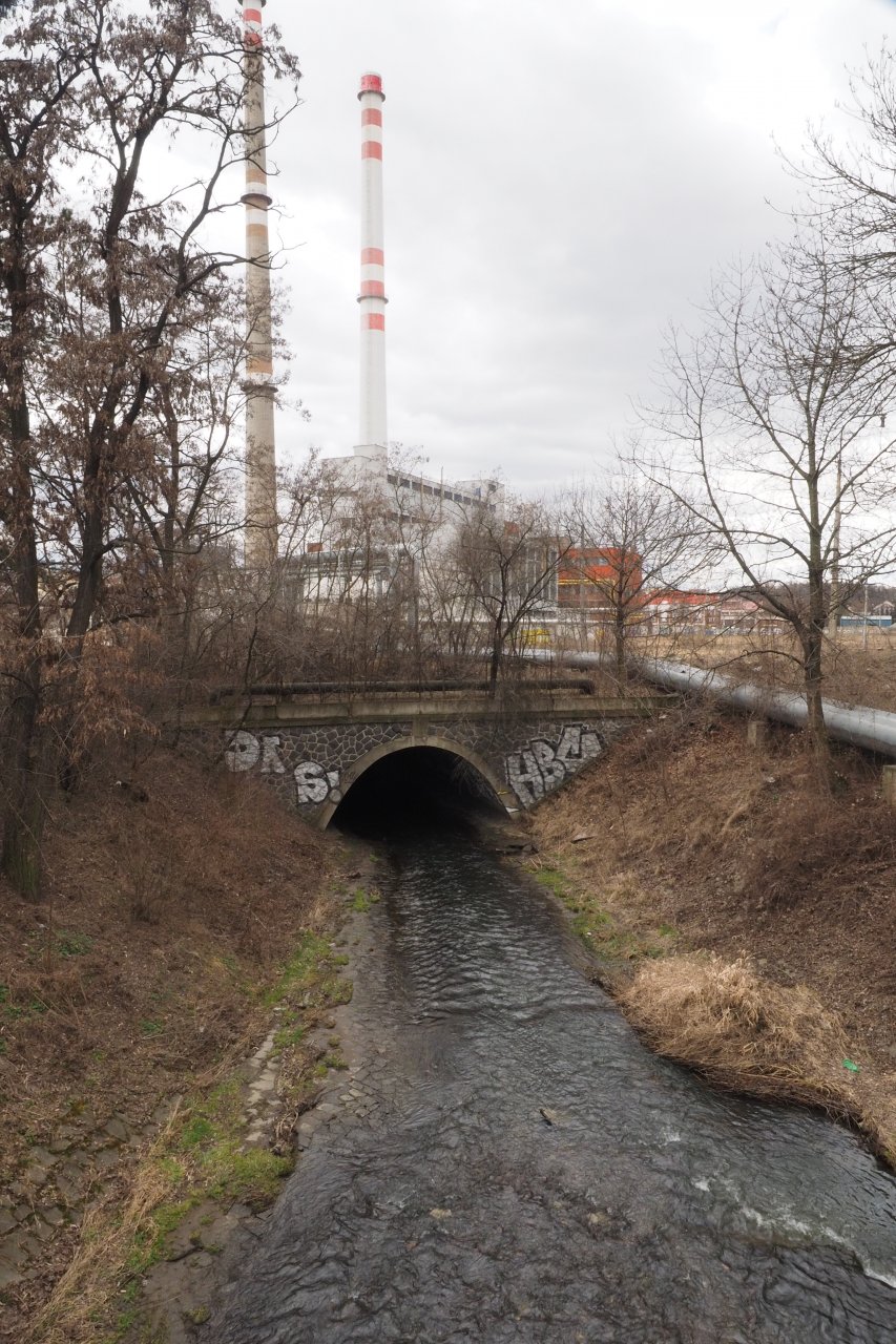 Vtok do kan�lu u Plyn�ren