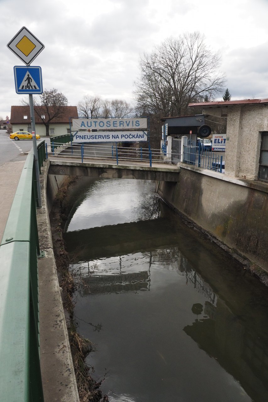 Betonov� regulace v Z�b�hlic�ch