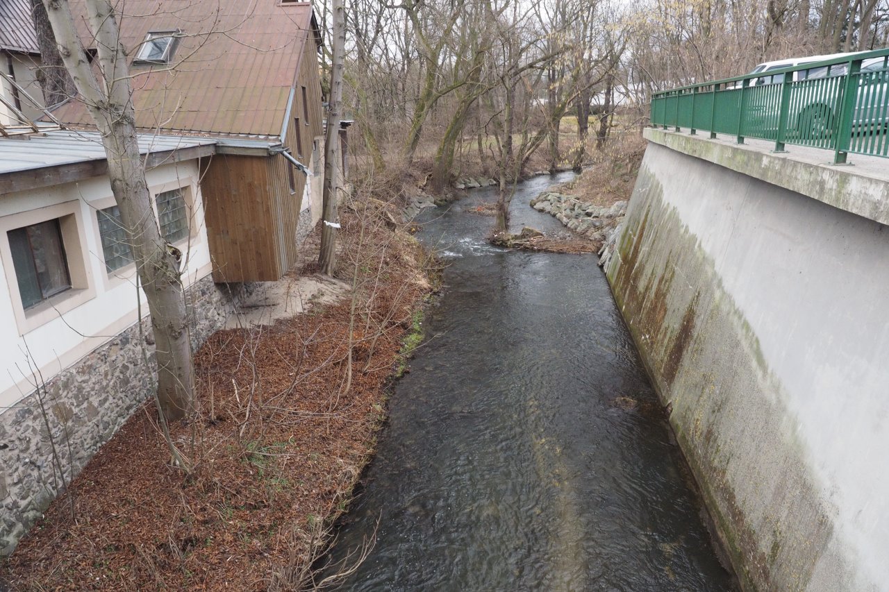 P�echod z betonu do ��ste�n� regulace