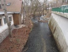 Přechod z betonu do částečné regulace