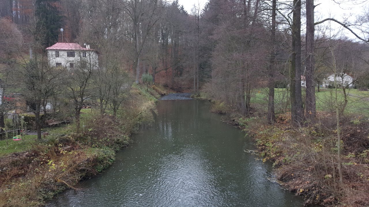 Stretch below the bridge