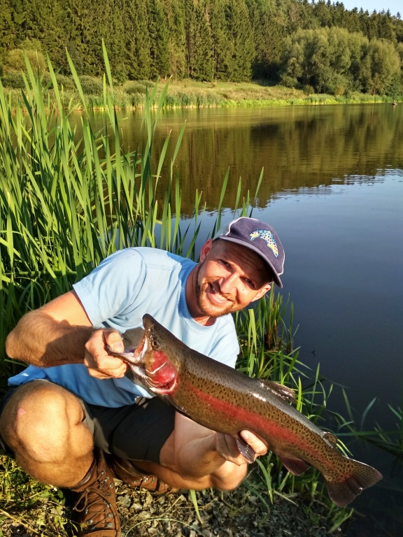 At such a time is an excellent fishing method "Washing Line", where the point fly is hi-floating and two small nymphs are tied between point fly and fly line. You have to retrieve this set very slowly and wait for a decent strike. If it comes, don't miss!