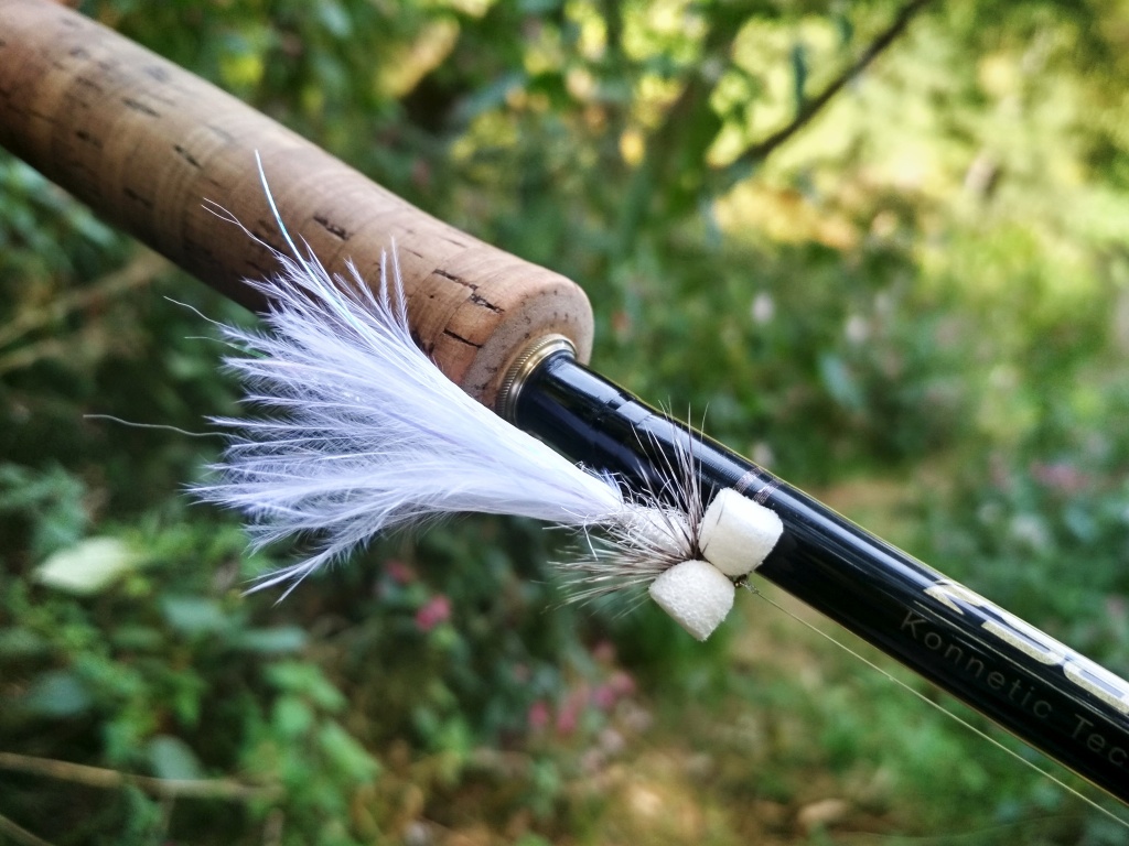 AR White Fry Booby - Excellent pattern of larger white Booby, which I like to fish with on trout still waters during the summer. I use a sinking fly line and I retrieve the fly with slow "figure of eight" with occasional longer pulls.