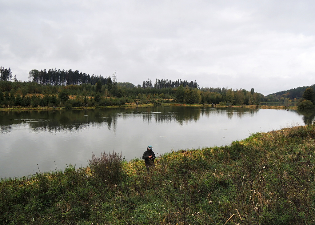 Begin a nice October day on my favorite small water! Fish "activity" is more than obvious from the photo, but in this case it does not mean a win! Especially when fish are showing frequent jumps above the surface and are not very interested in our flies!