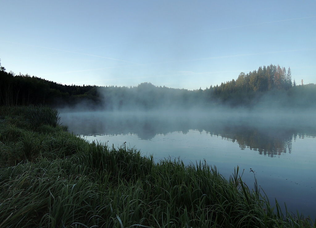 Summer is not an ideal period for trout fishing on small still waters. In addition to the promising spring season, we have to wait for the autumn season, which is - from the fishing point of view - magical as well as the atmosphere of September morning!