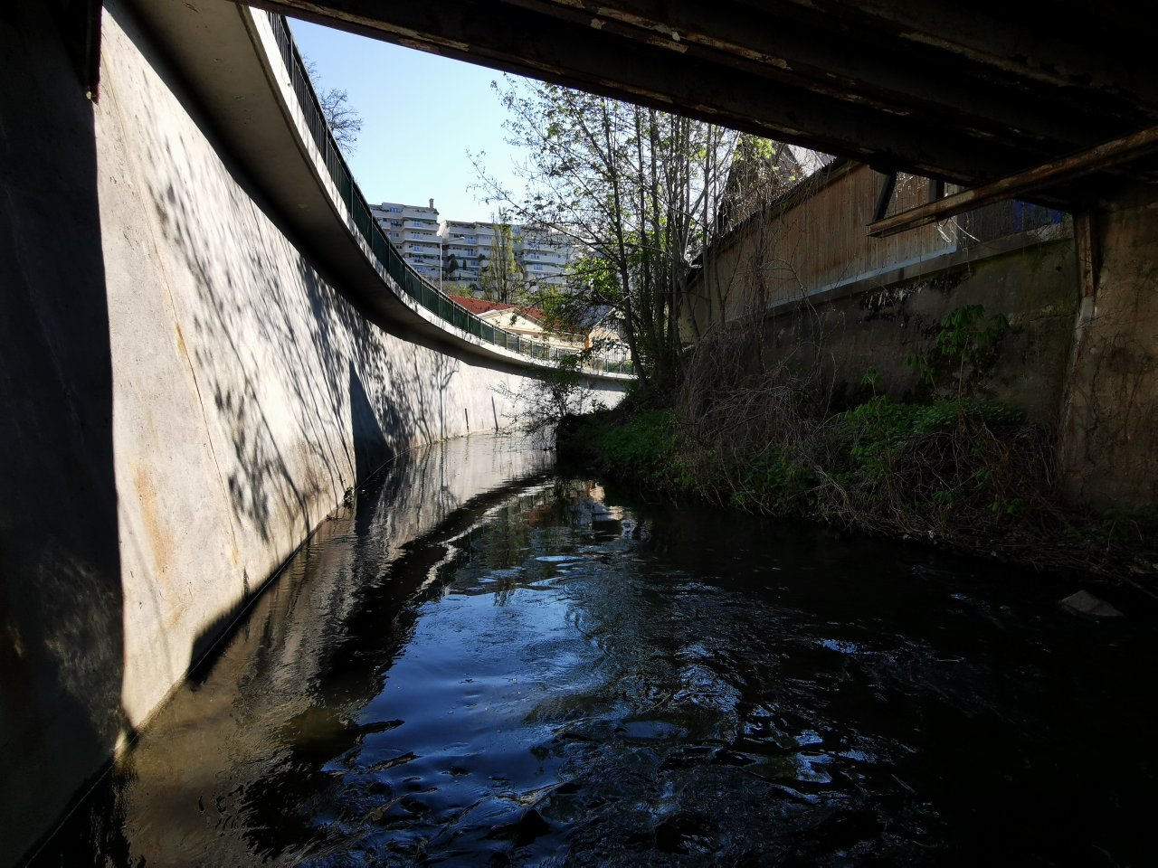 Boti� stream in Prague - Z�b�hlice