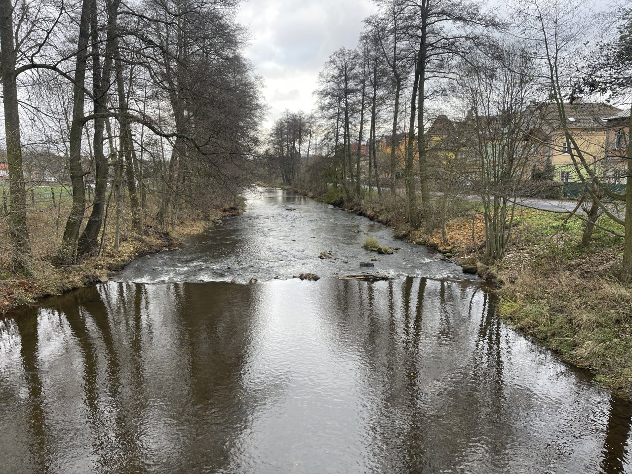 Svatava by the footbridge at the spinning mill in Svatava