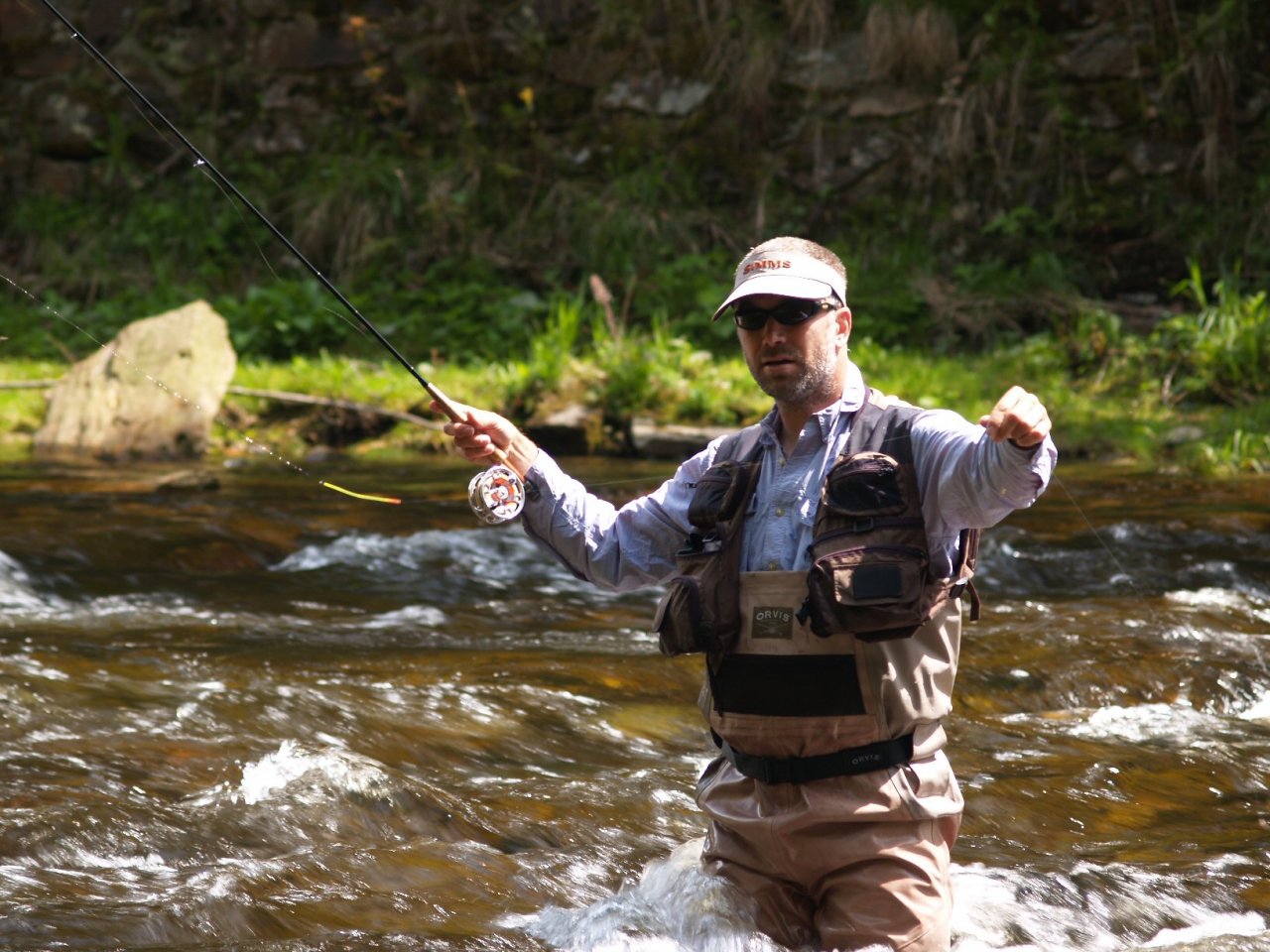 The distance between the indicator and first dropper fly