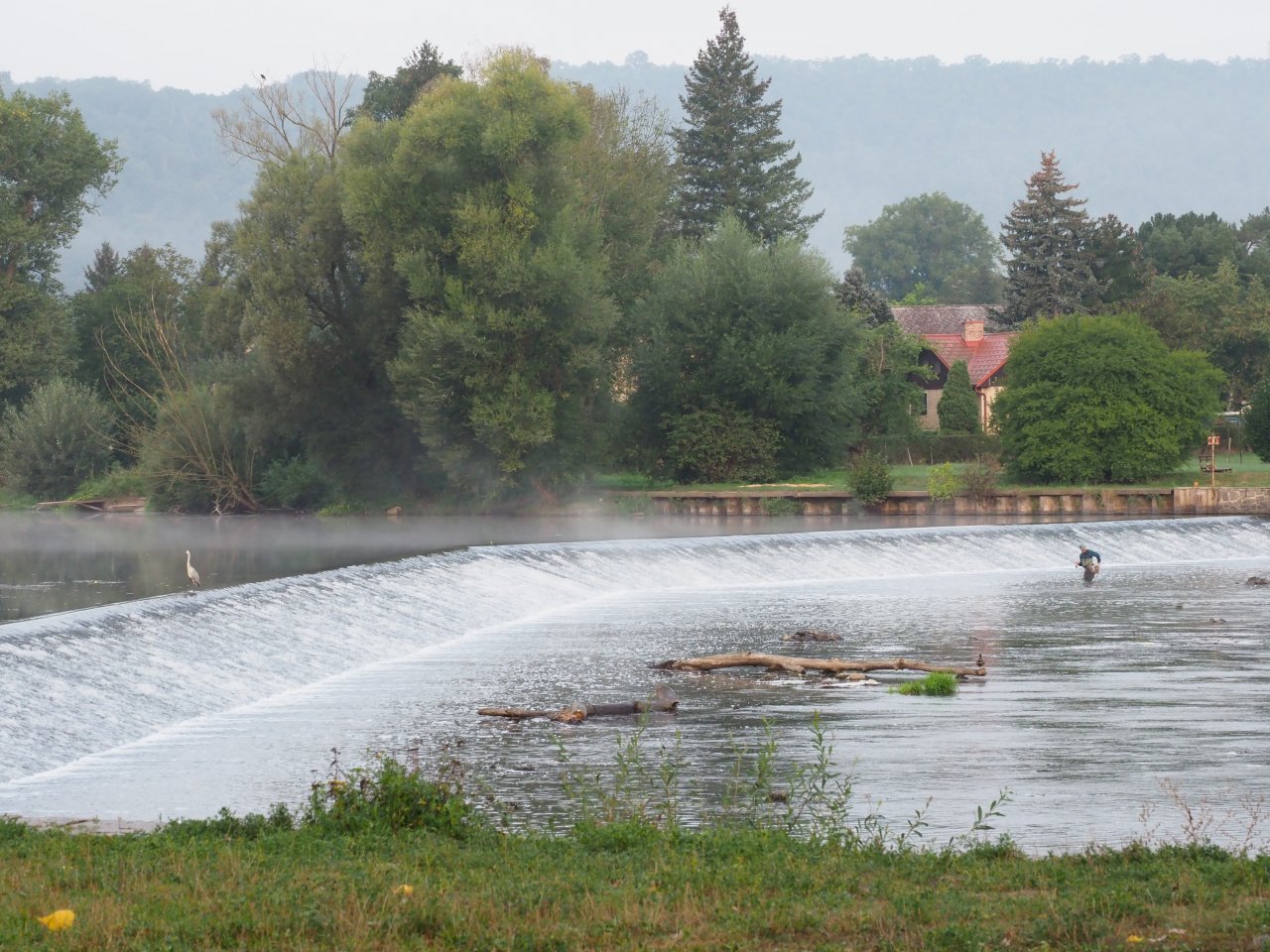 Berounka - the weir in Zadn� T�eba�