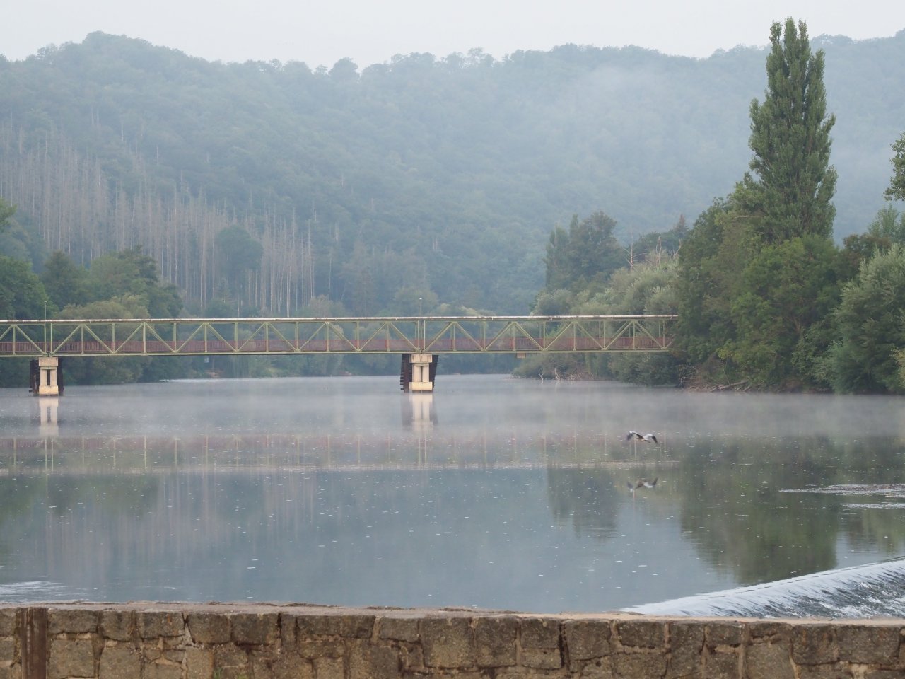 Berounka - the weir in Zadn� T�eba�