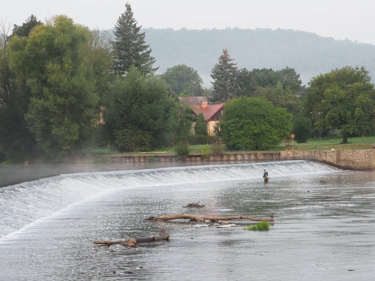 Berounka - the weir in Zadn� T�eba�