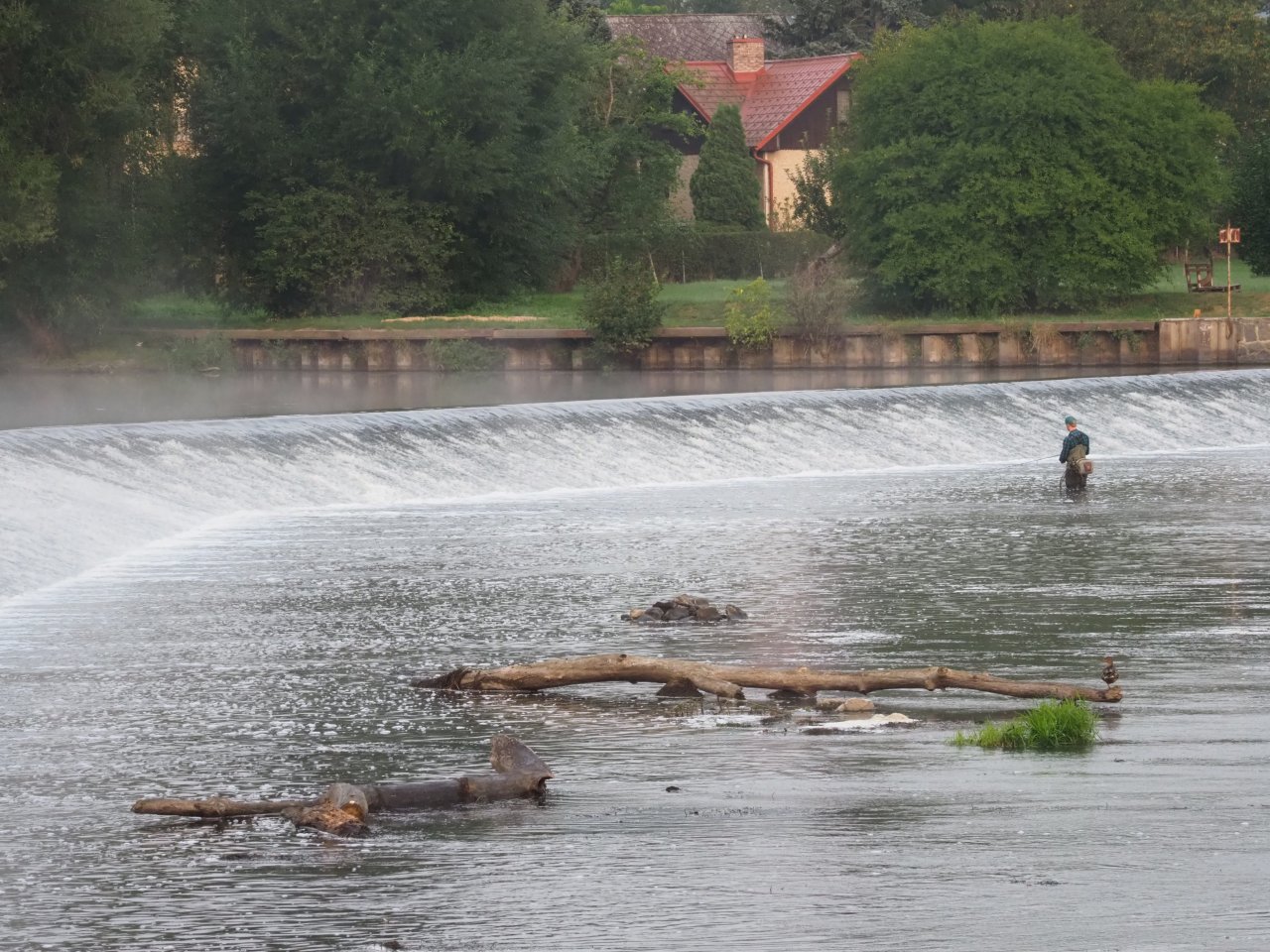 Berounka - the weir in Zadn� T�eba�