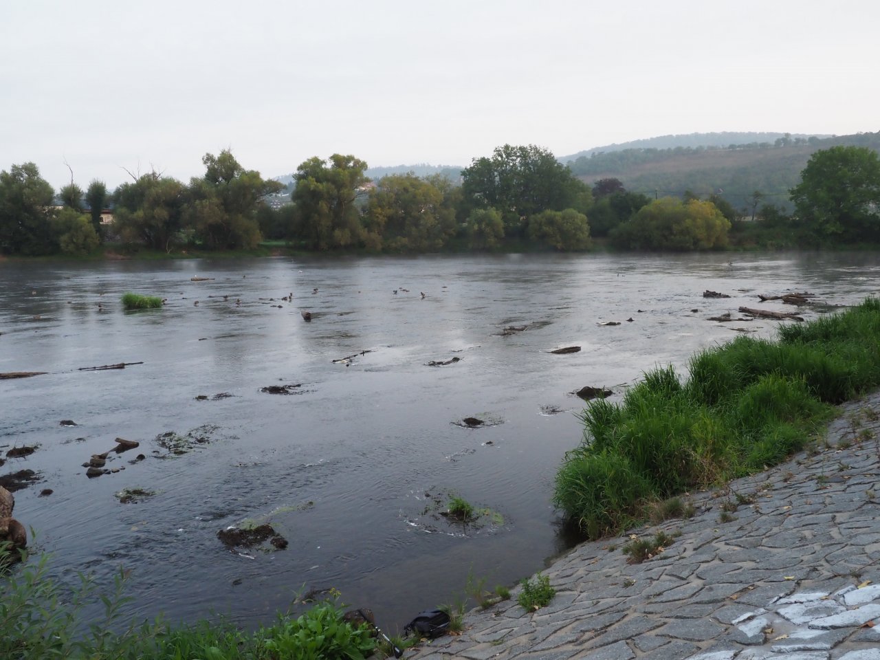 Berounka - the weir in Zadn� T�eba�