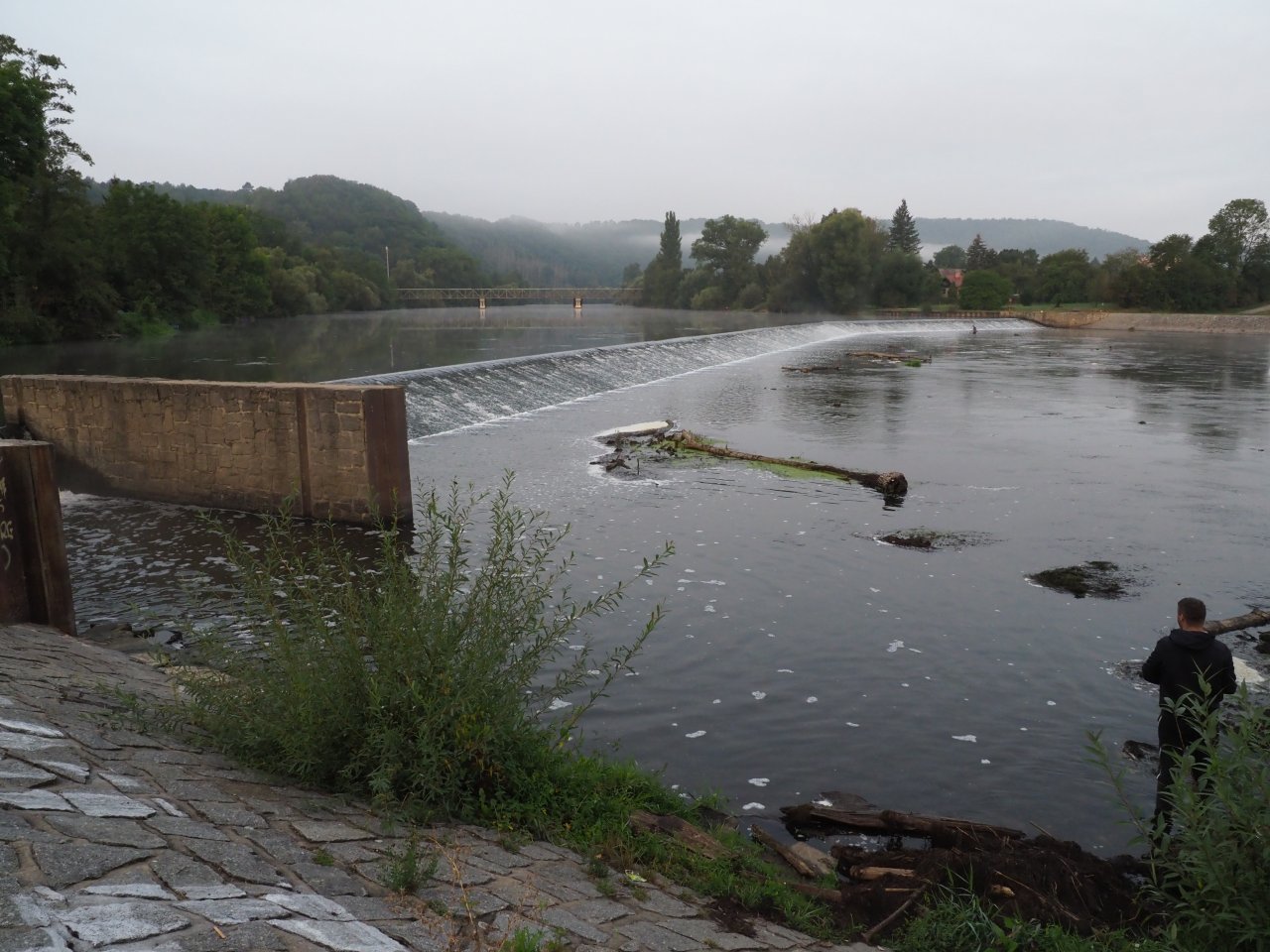 Berounka - the weir in Zadn� T�eba�