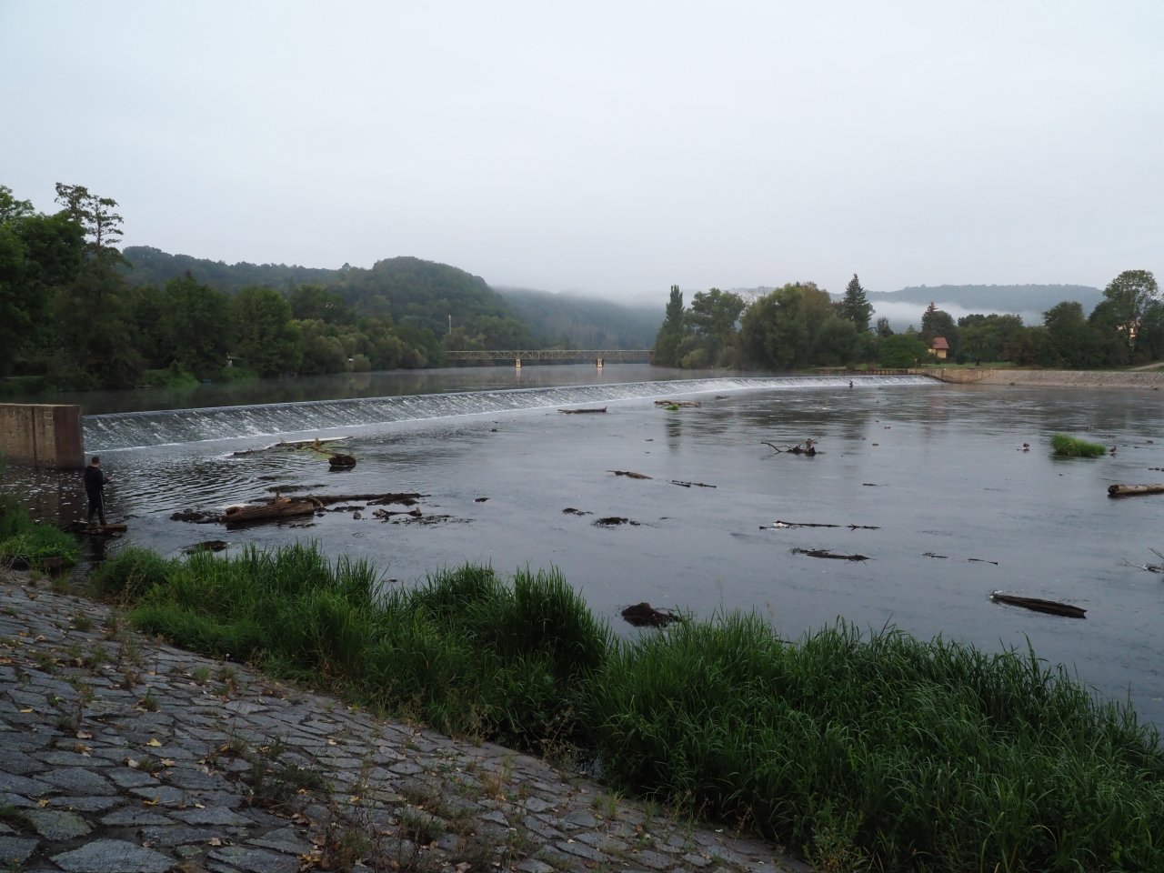 Berounka - the weir in Zadn� T�eba�