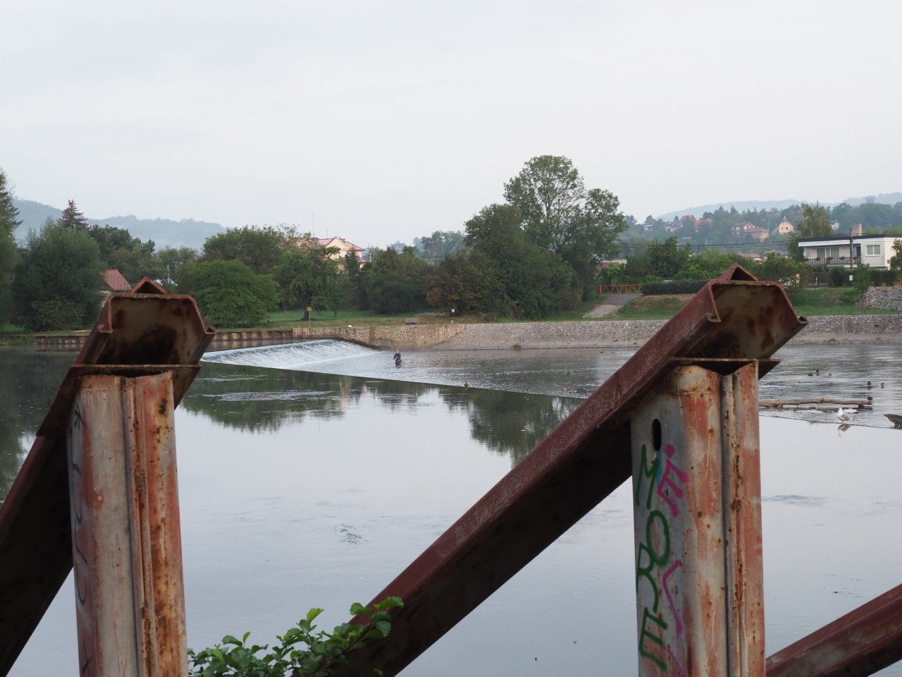 Berounka - the weir in Zadn� T�eba�