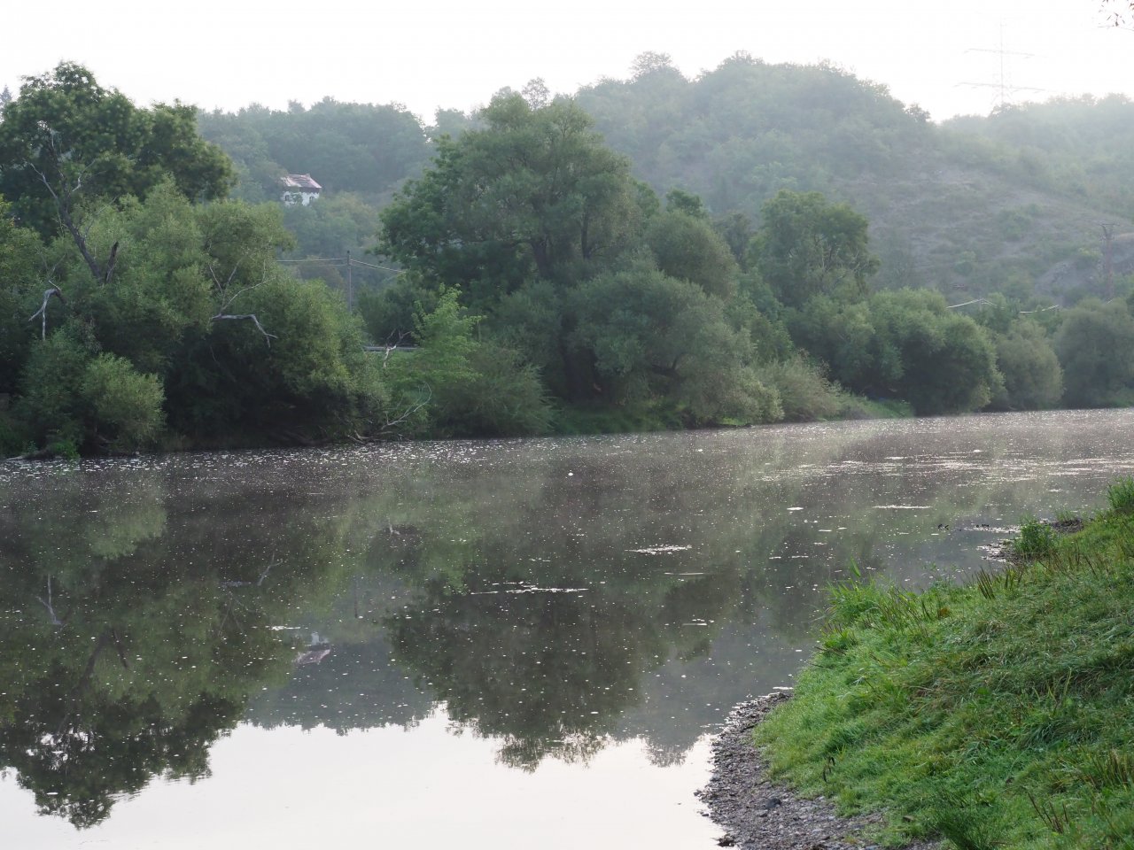 Berounka - the weir in Zadn� T�eba�