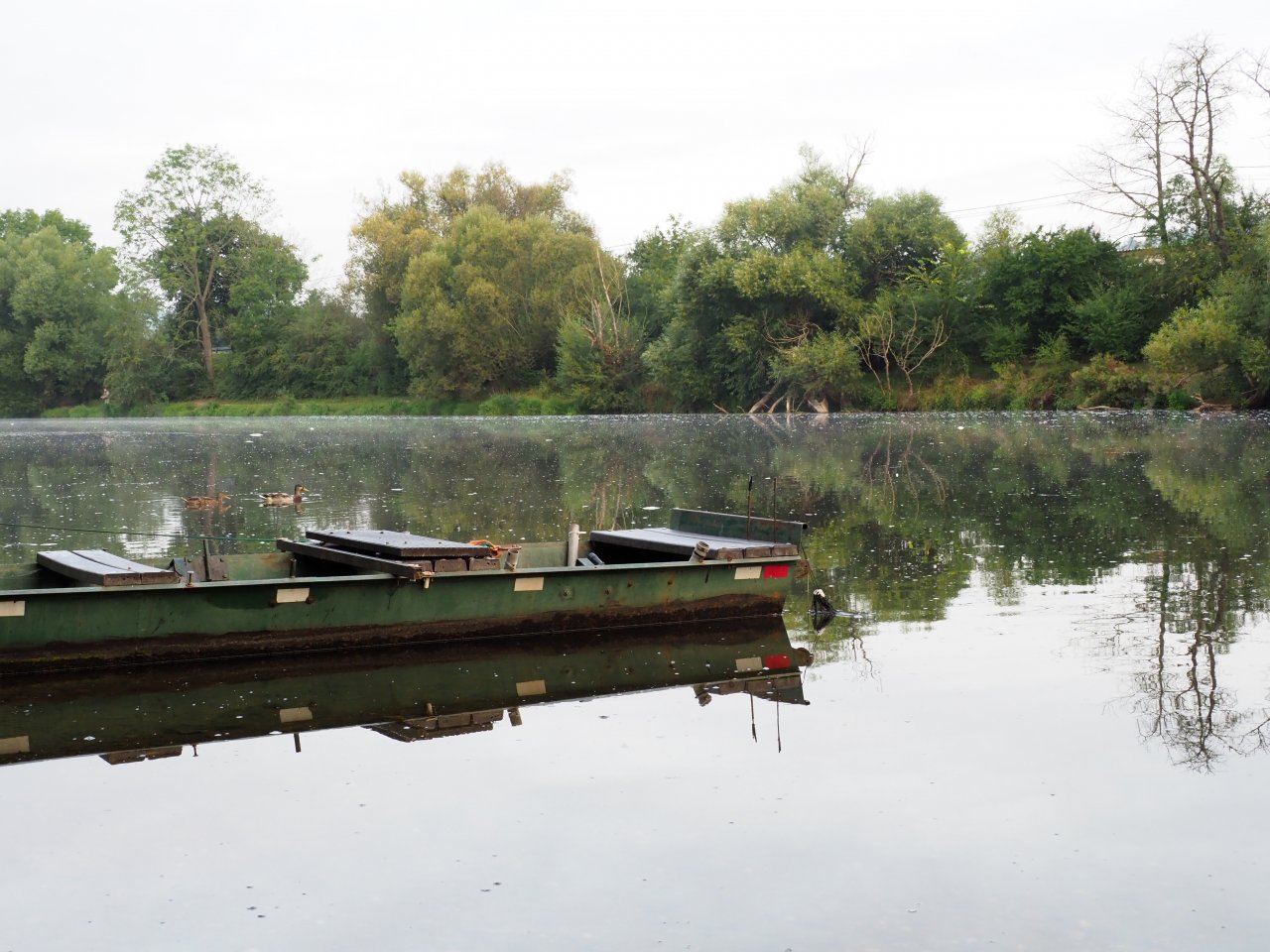 Berounka - the weir in Zadn� T�eba�