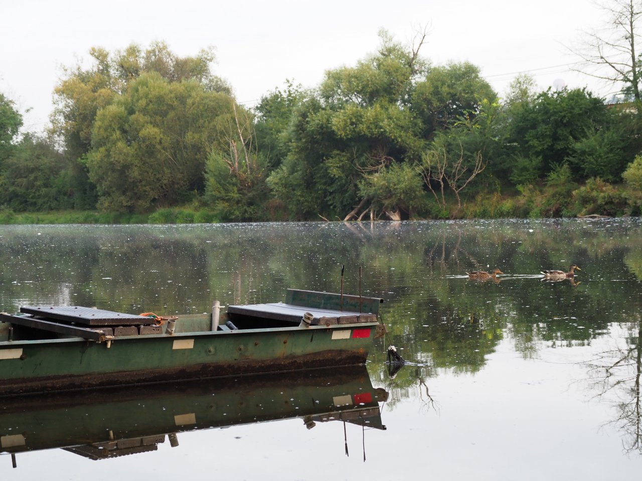 Berounka - the weir in Zadn� T�eba�