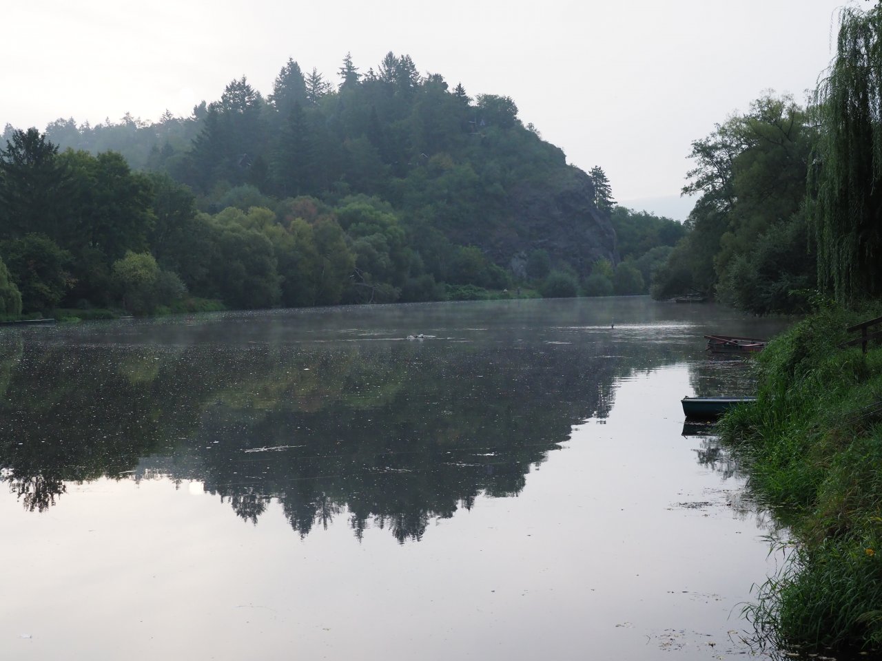 Berounka - the weir in Zadn� T�eba�