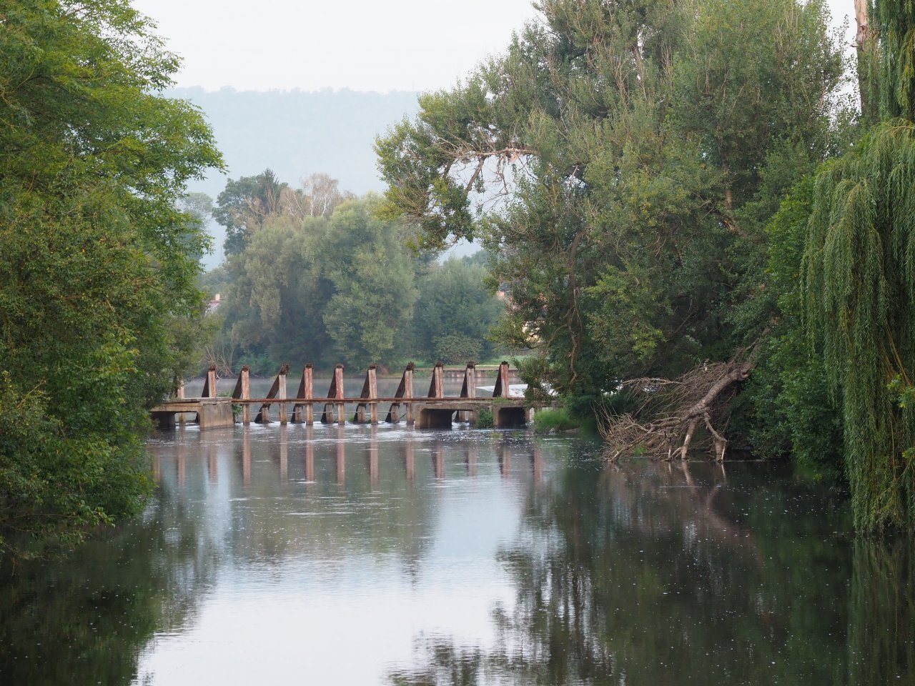 Berounka - the weir in Zadn� T�eba�