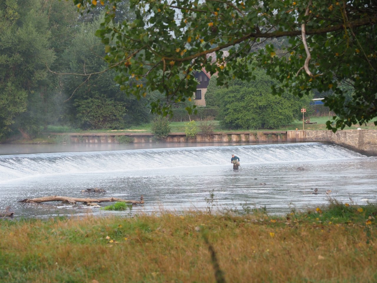Berounka - the weir in Zadn� T�eba�