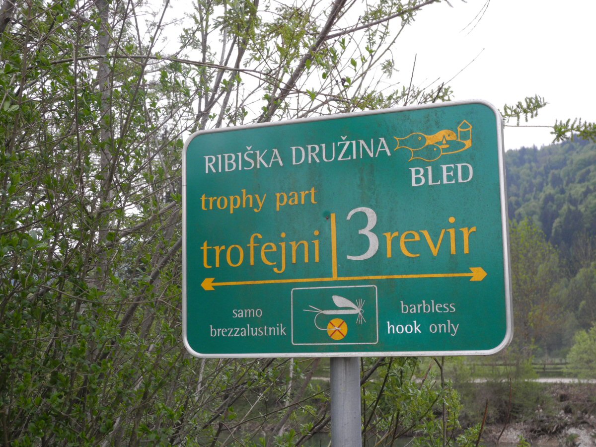 Trophy Part sign