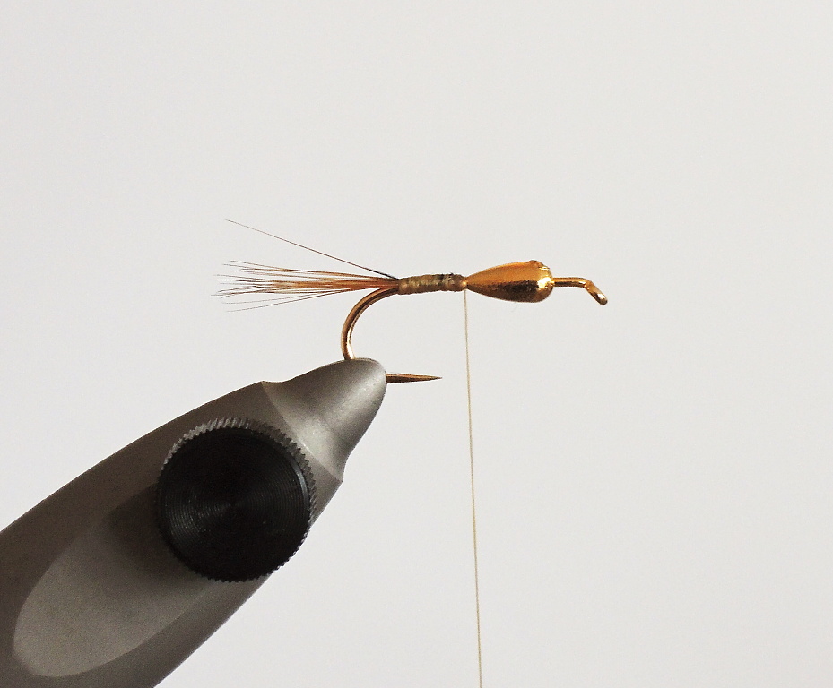 STEP 1 - Tying A Tail & The Solid Base