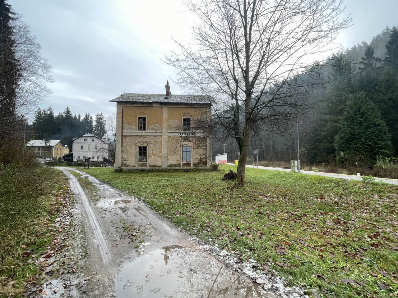 Train station H�ebeny