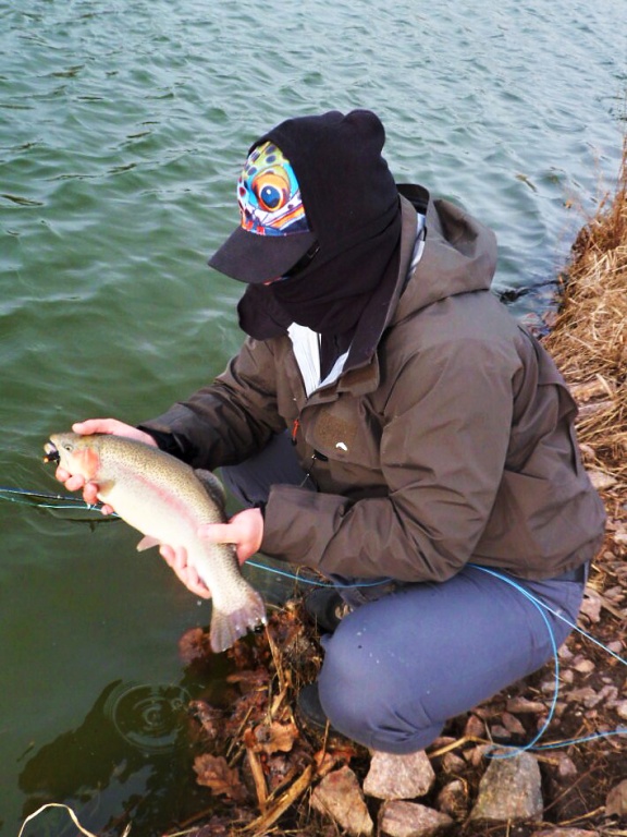 But on such days dress well and warm! In cold and windy or shiny but freezing weather, you will never fish too long if you underestimate the question of quality clothing! As the first layer of clothing I recommend completely made of Merino wool!