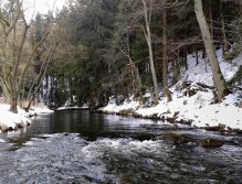Another nice part of the river, where we can expect some fish in winter - not in the rapids, but in the pool over it. In winter the water is often crystal clear, so it is advisable to fish with thinner leader diameters and natural-looking nymph patterns.