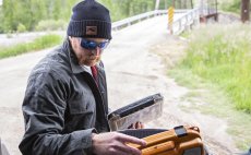 Dockwear Wool Beanie Simms Carbon - In Action