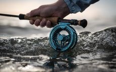 Fly Reel Guideline Aura Blue - In Action