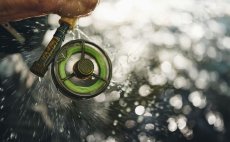 Fly Reel Guideline Aura Bronze - In Action