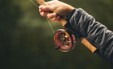Fly Reel Guideline Aura Bronze - In Action