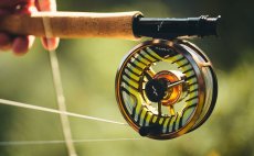 Fly Reel Guideline Aura Bronze - In Action