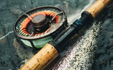 Fly Reel Guideline Aura Bronze - In Action