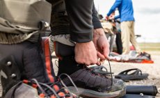 Wading Boots Simms Flyweight Felt Soles Steel Grey - In Action