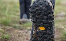 Wading Boots Simms Flyweight Vibram Soles Steel Grey - In Action